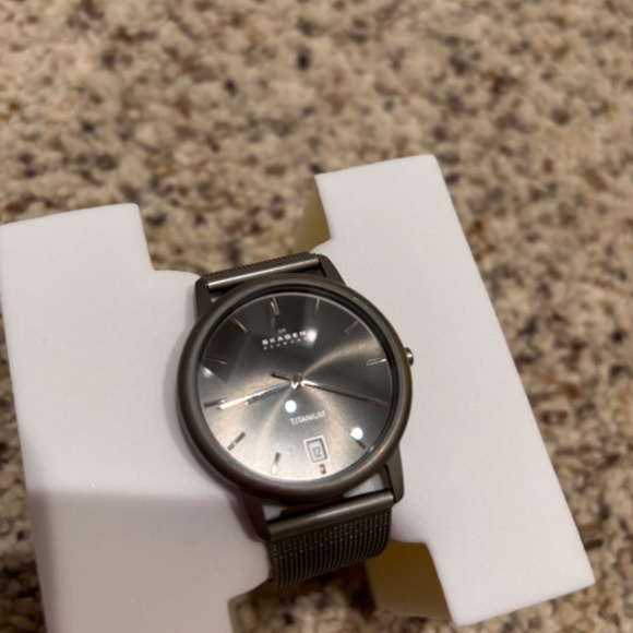 Skagen Titanium Watch - Picture 14 of 14